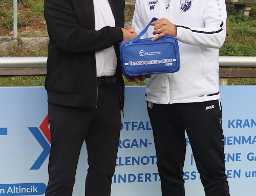 Gökhan Altincik sponsert Teamsporttaschen für alle Mannschaften